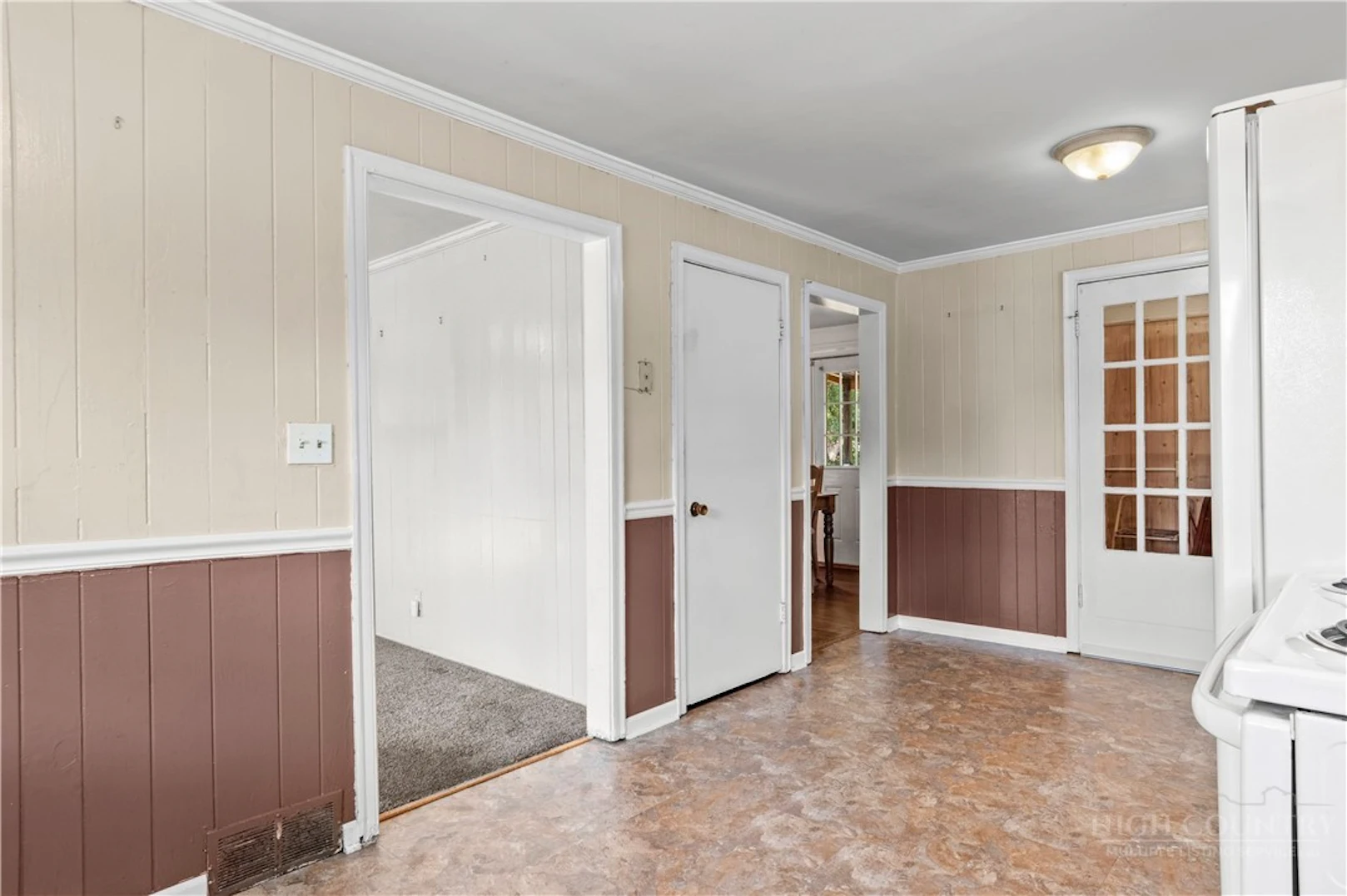Image number 11 for the current listing