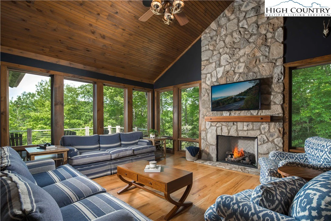 Image number 9 for the current listing