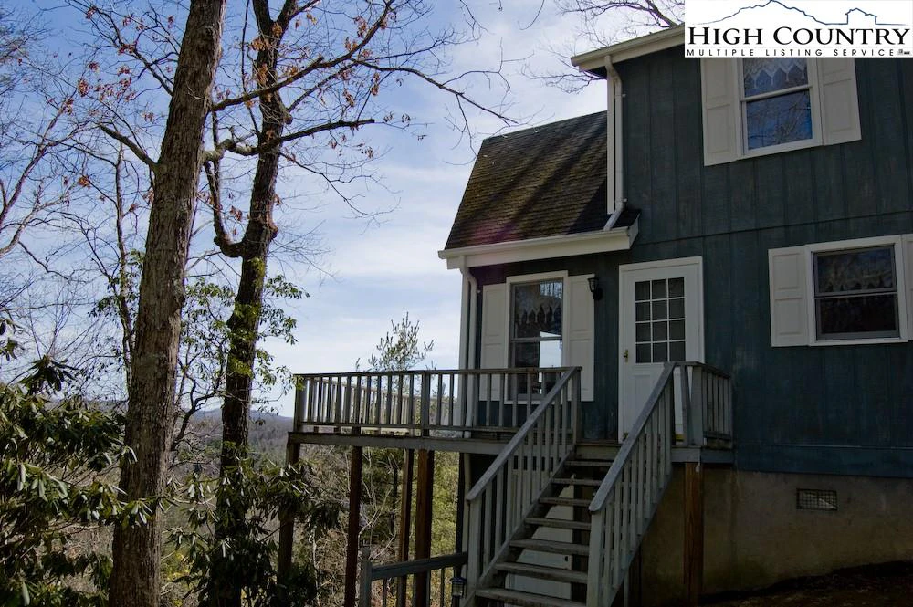 Image number 1 for the current listing