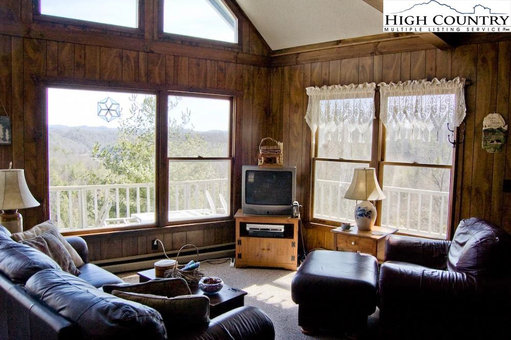 Image number 9 for the current listing