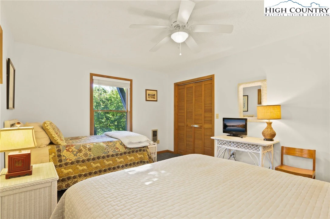 Image number 20 for the current listing