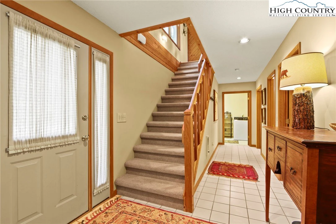 Image number 9 for the current listing