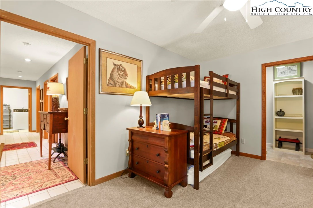Image number 11 for the current listing