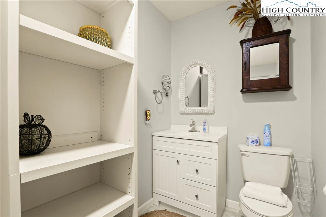 Image number 2 for the current listing
