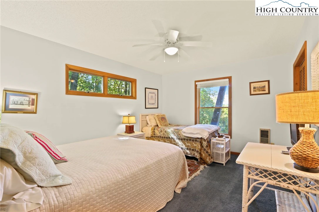 Image number 18 for the current listing