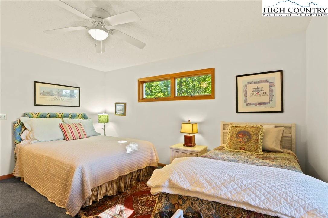 Image number 19 for the current listing