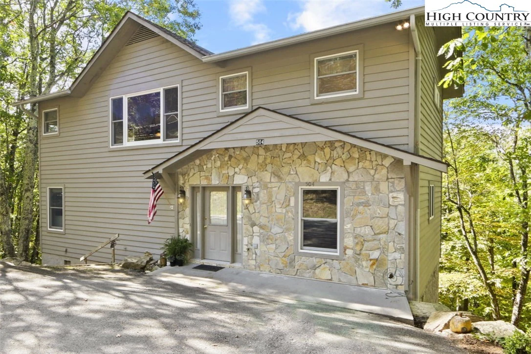 Image number 1 for the current listing