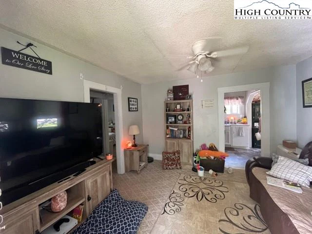Image number 14 for the current listing