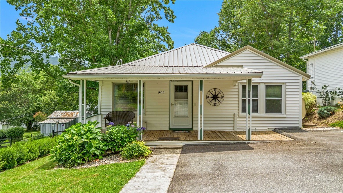 Image number 1 for the current listing