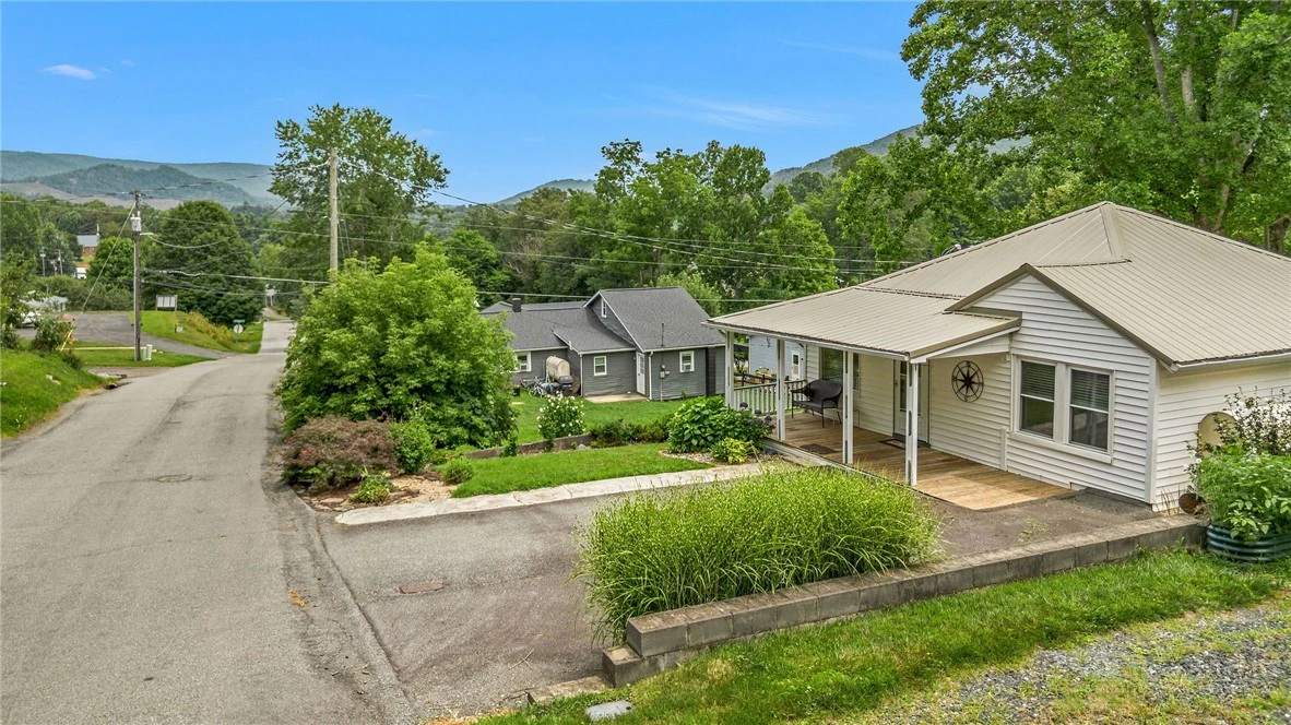Image number 4 for the current listing
