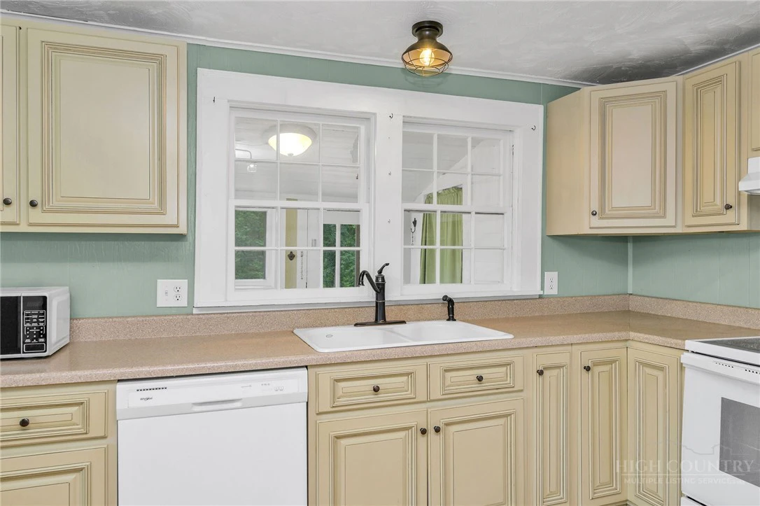 Image number 16 for the current listing
