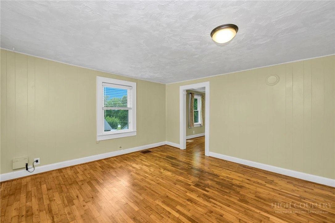 Image number 10 for the current listing