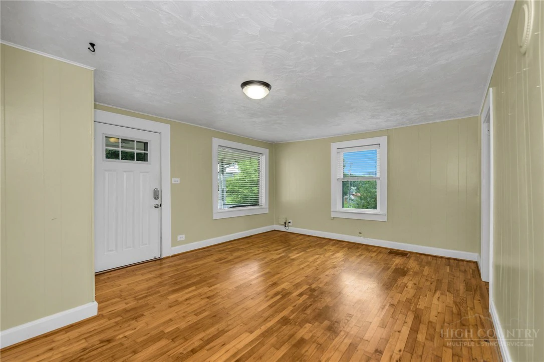 Image number 12 for the current listing