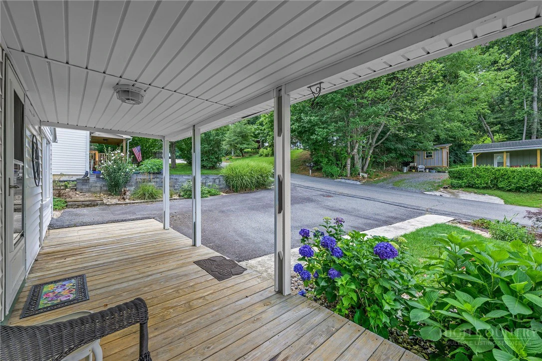 Image number 8 for the current listing