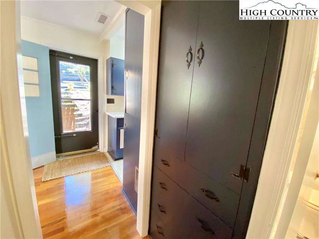 Image number 10 for the current listing