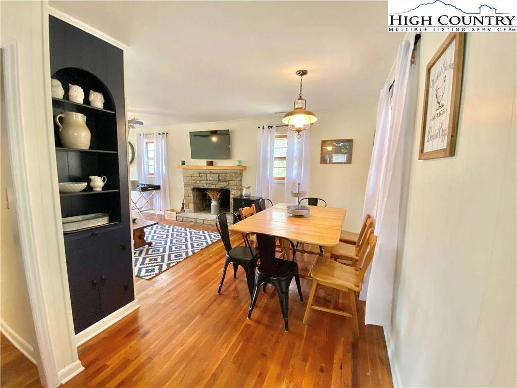 Image number 18 for the current listing