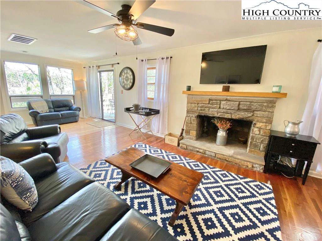 Image number 6 for the current listing