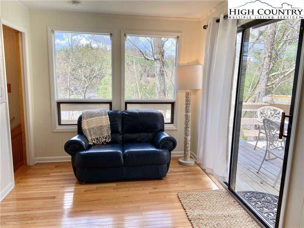 Image number 7 for the current listing