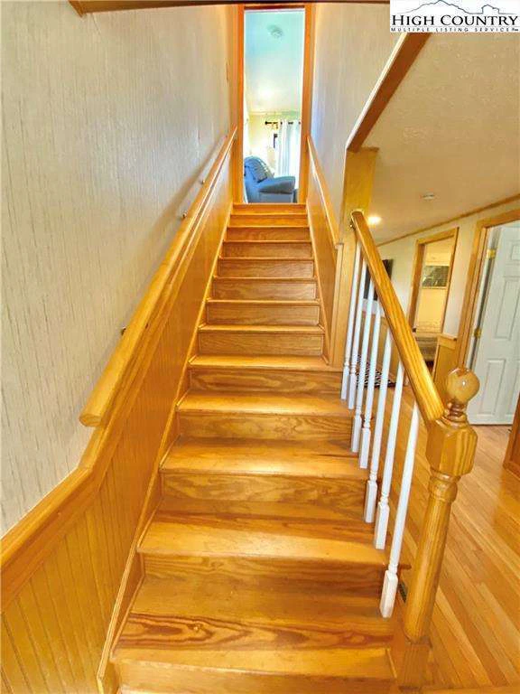 Image number 8 for the current listing