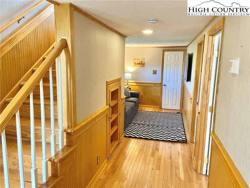 Image number 9 for the current listing