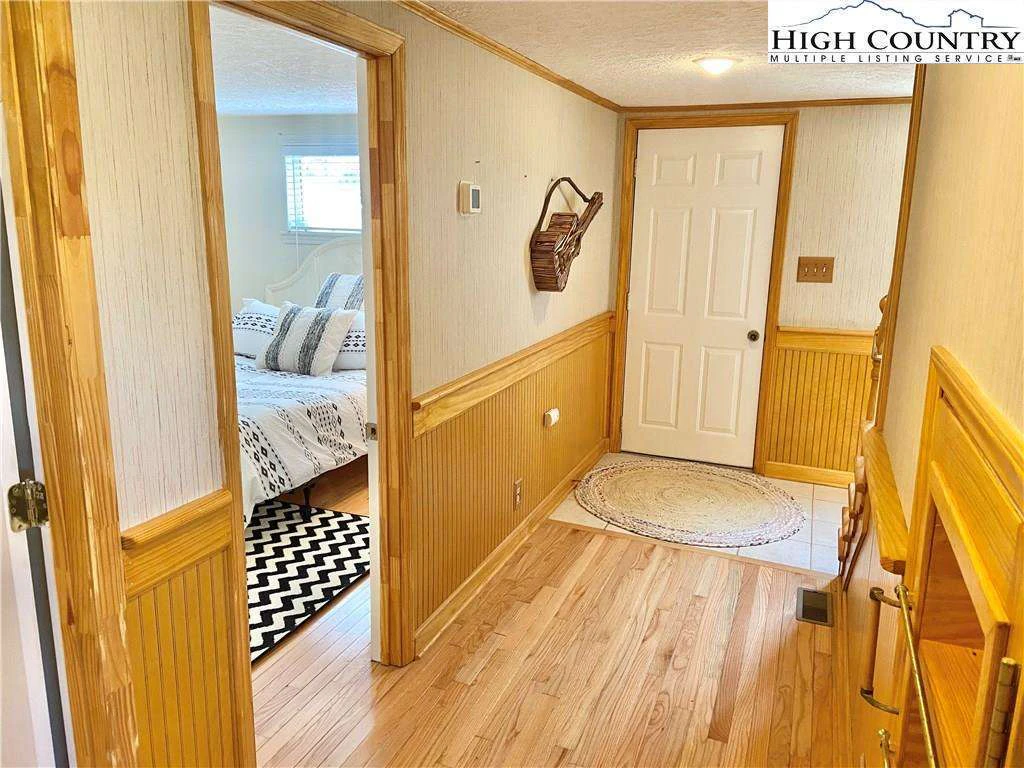 Image number 11 for the current listing