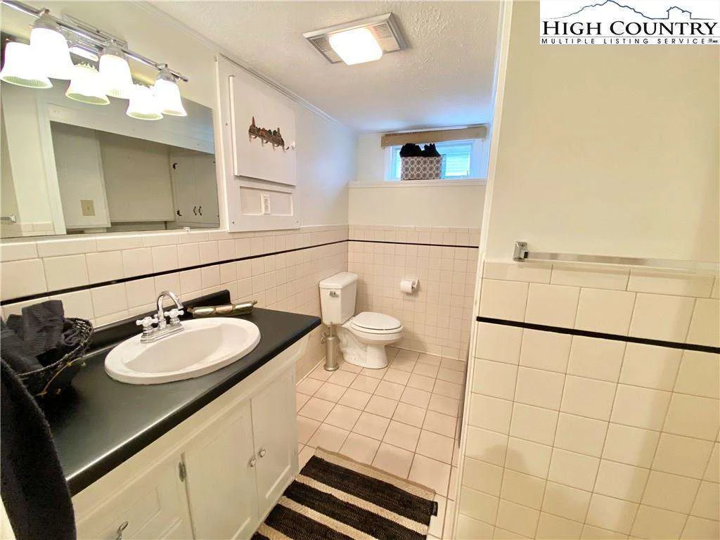 Image number 14 for the current listing