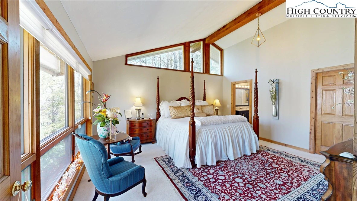 Image number 4 for the current listing