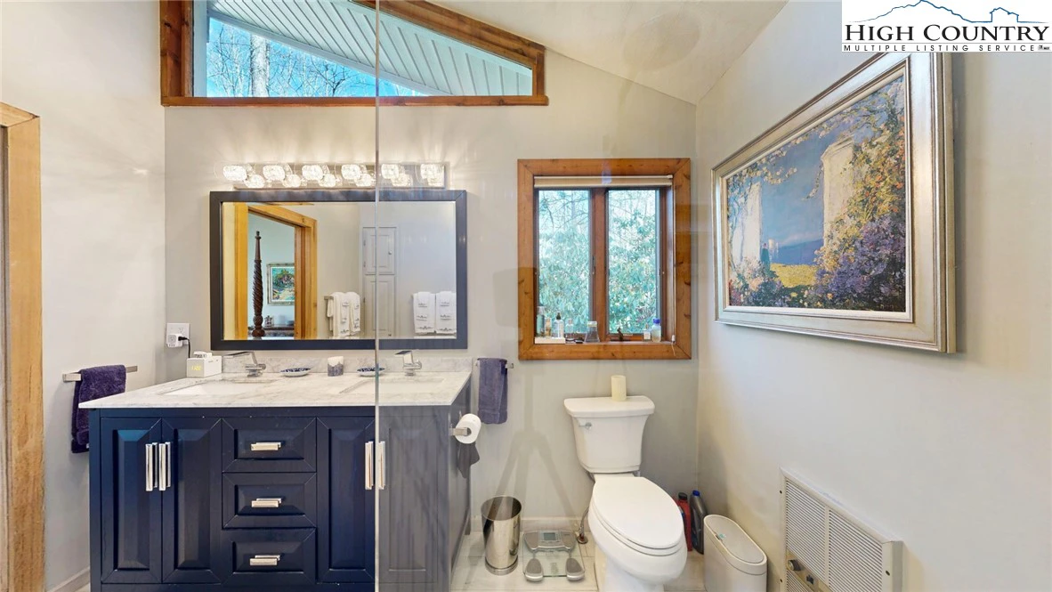 Image number 10 for the current listing