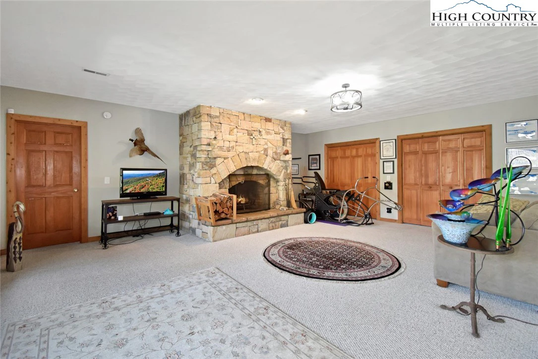 Image number 12 for the current listing