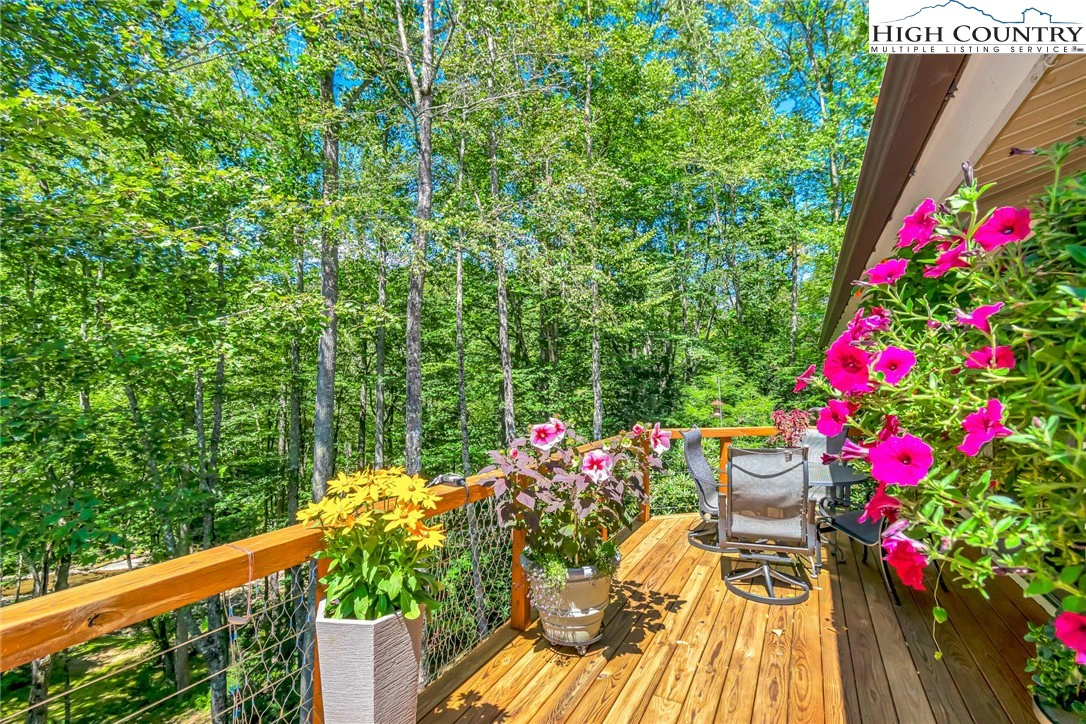 Image number 19 for the current listing