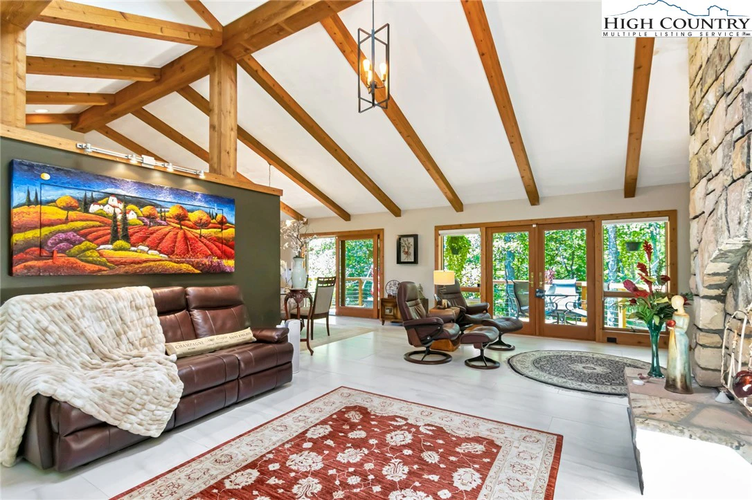 Image number 14 for the current listing