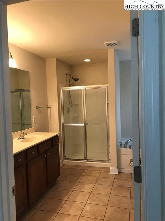 Image number 5 for the current listing