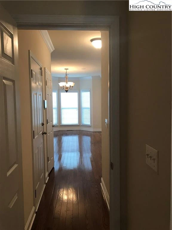 Image number 7 for the current listing