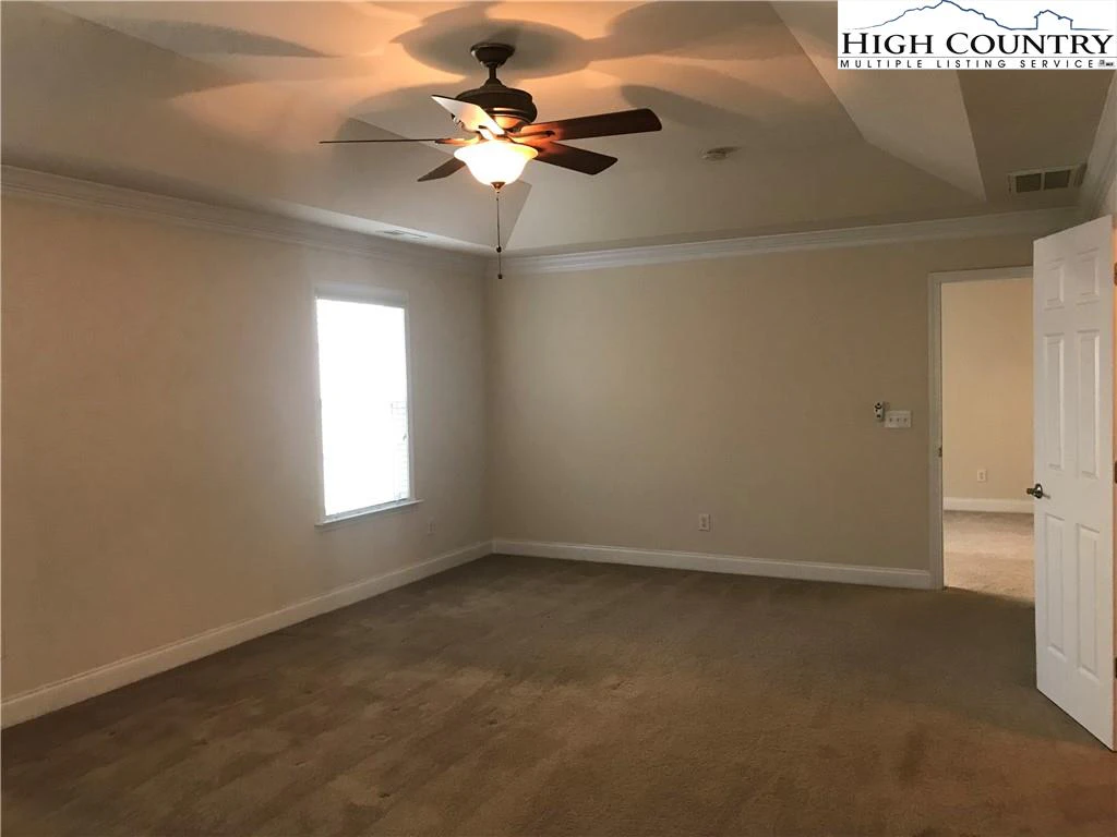 Image number 9 for the current listing