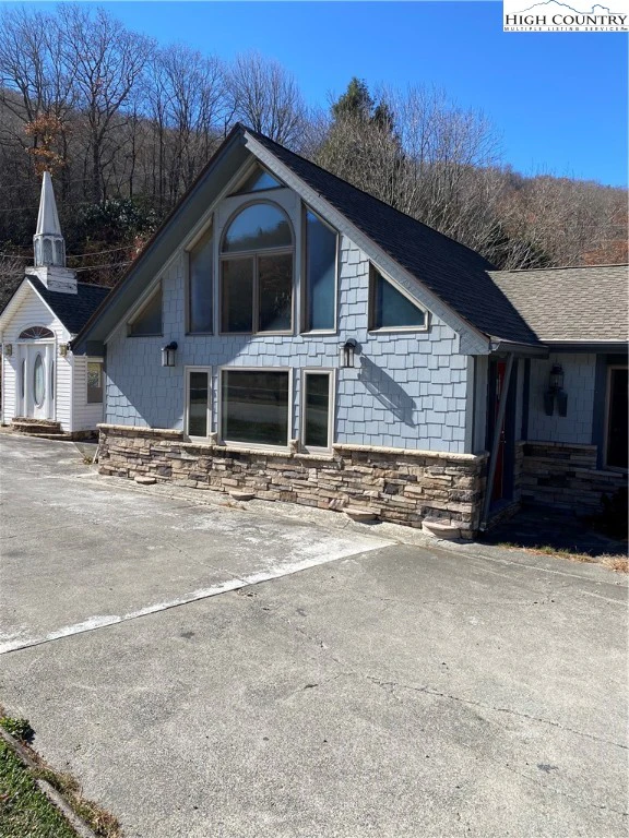 Image number 1 for the current listing