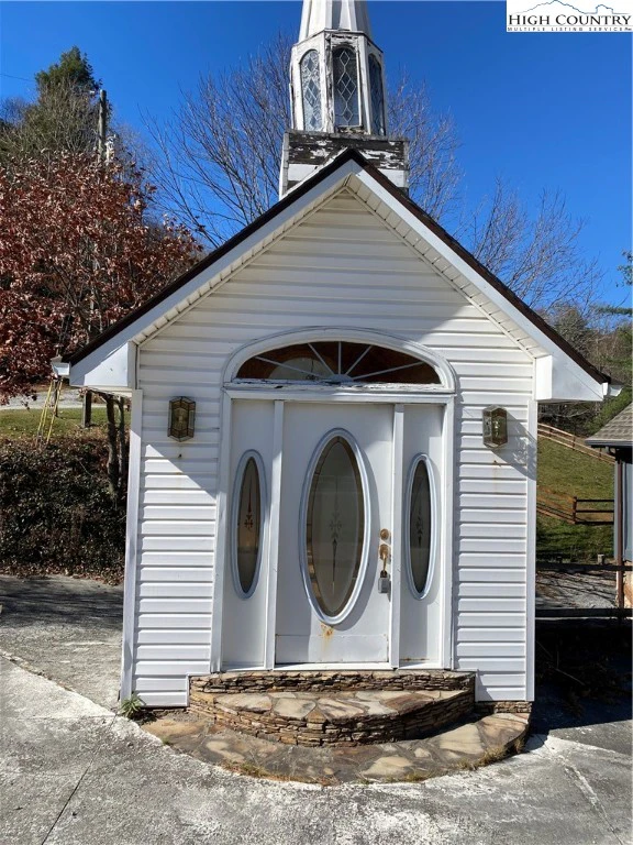 Image number 17 for the current listing