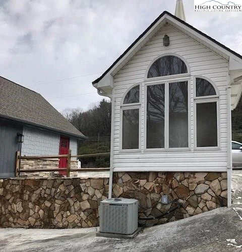 Image number 13 for the current listing