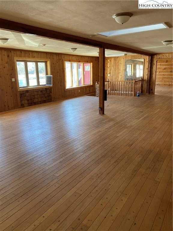 Image number 2 for the current listing