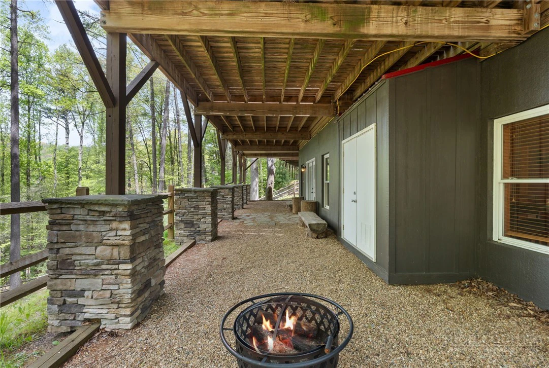 Image number 18 for the current listing