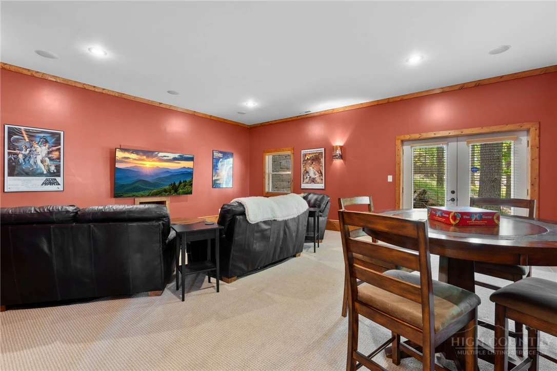 Image number 9 for the current listing