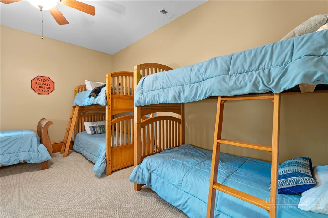 Image number 11 for the current listing