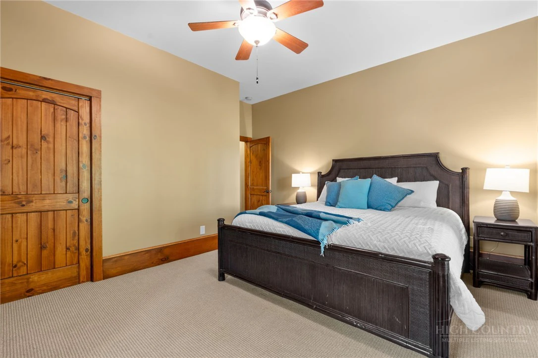 Image number 13 for the current listing