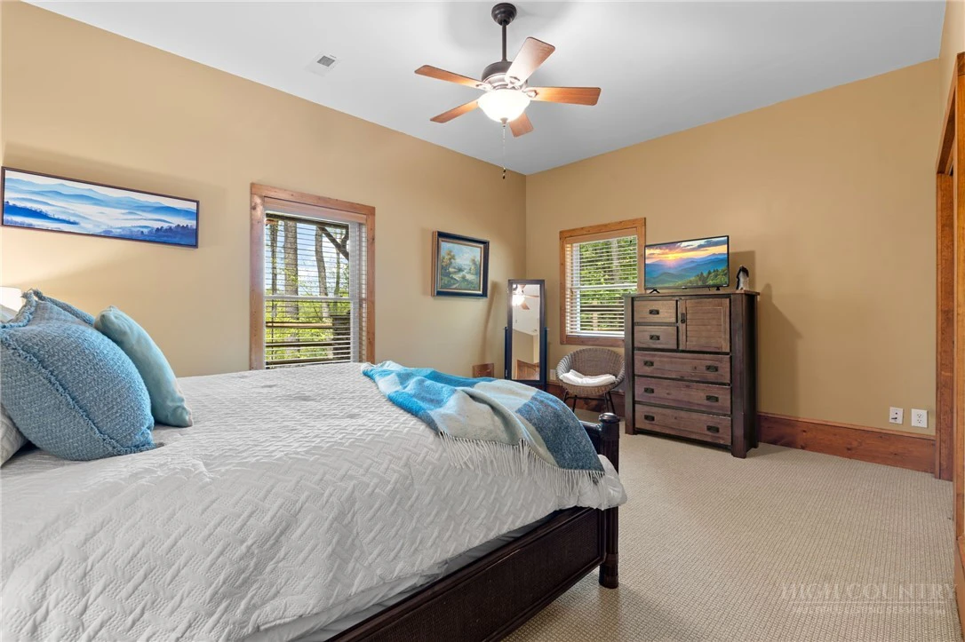 Image number 2 for the current listing