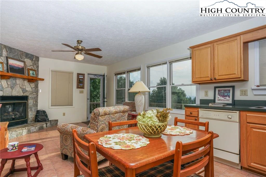 Image number 2 for the current listing