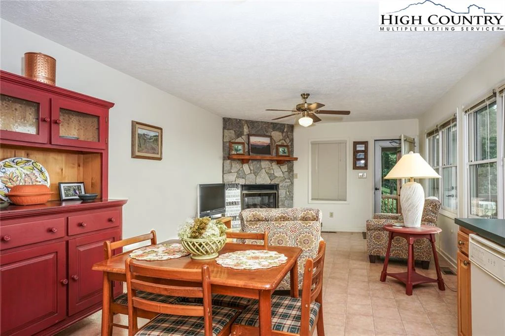Image number 12 for the current listing