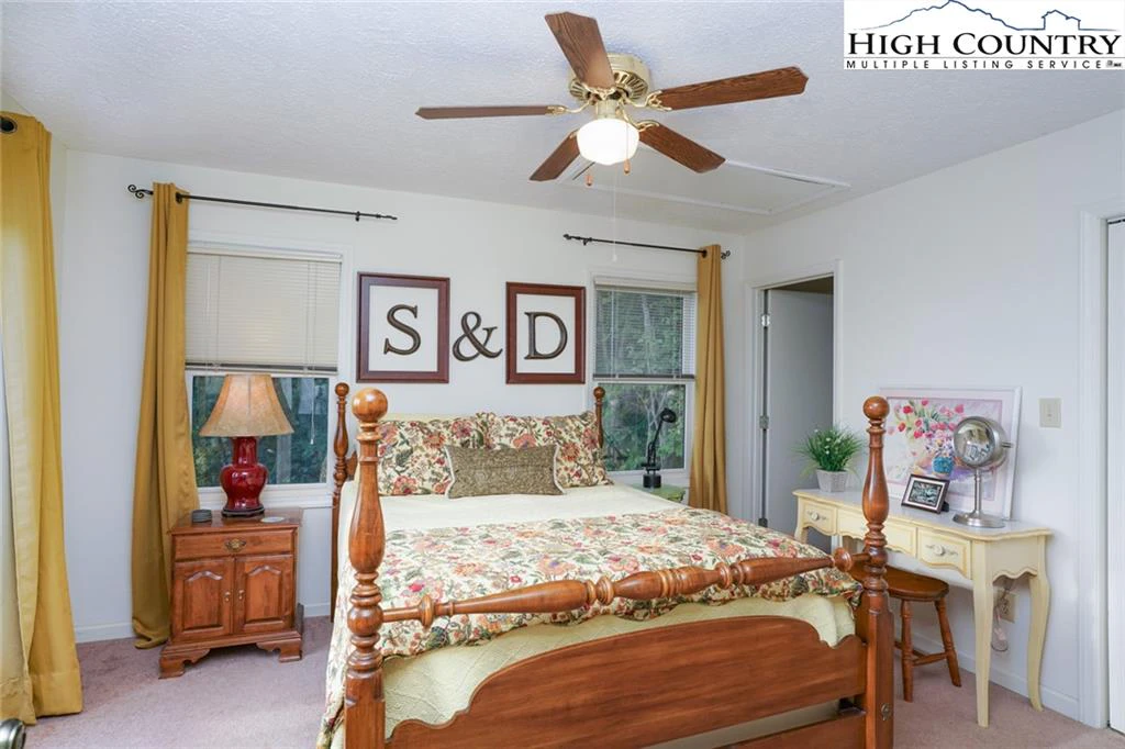 Image number 9 for the current listing