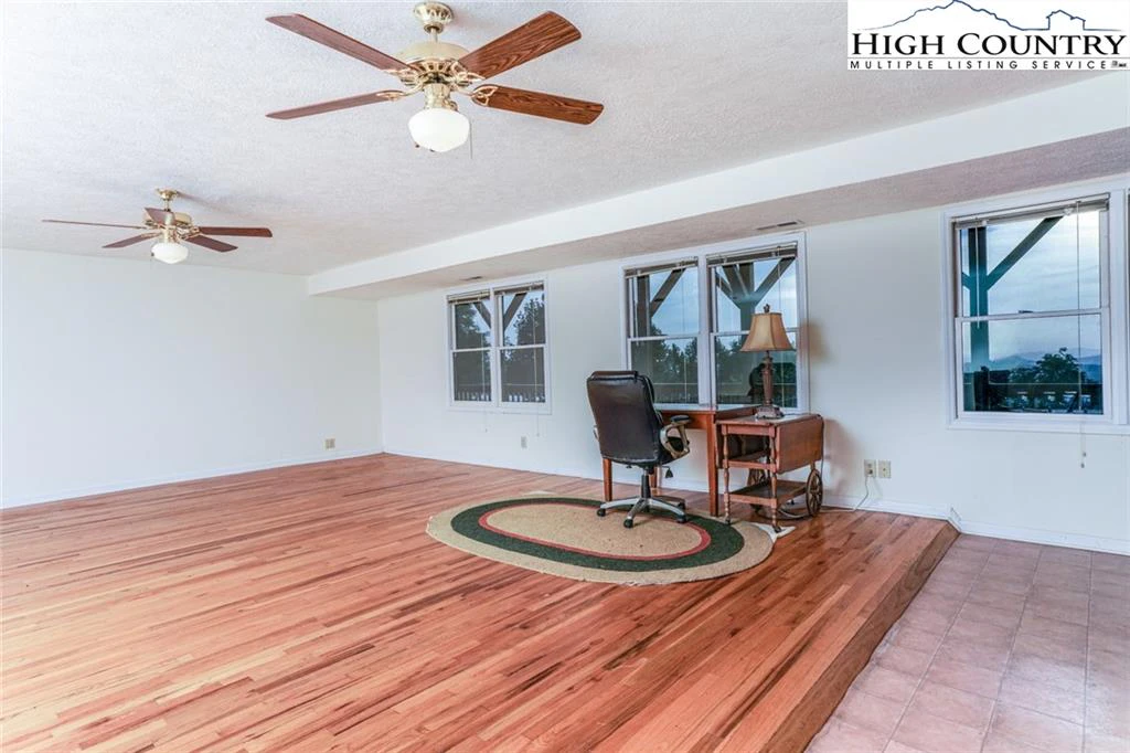 Image number 5 for the current listing
