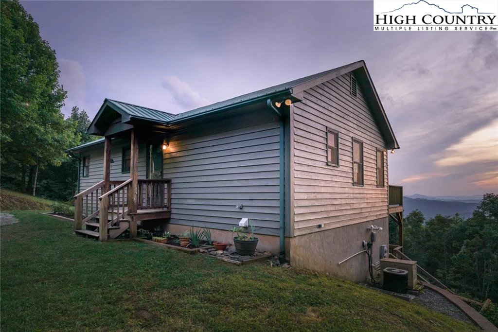 Image number 21 for the current listing