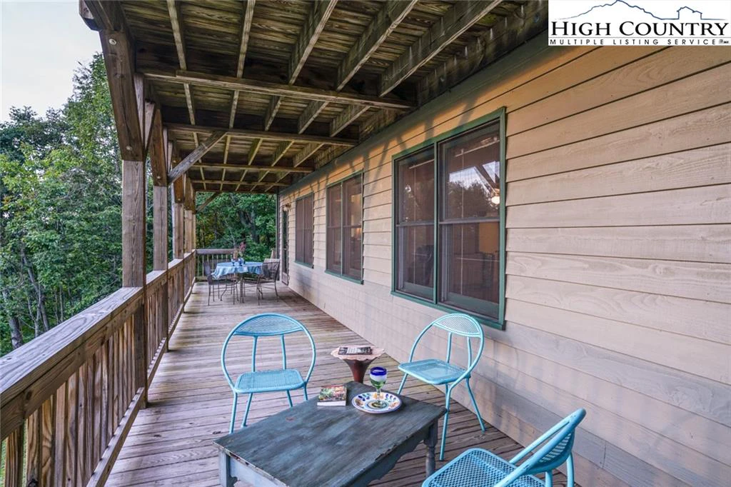 Image number 19 for the current listing