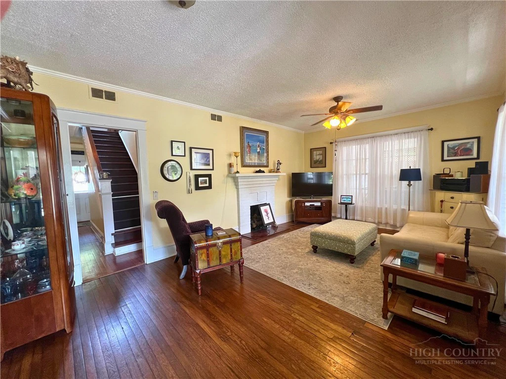 Image number 5 for the current listing